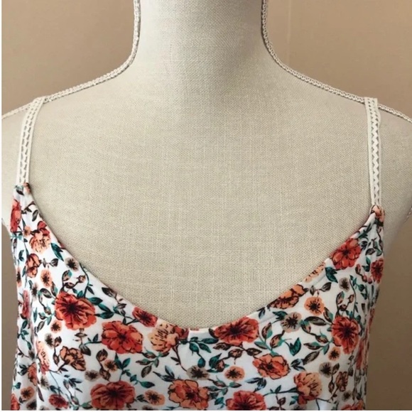 Torrid White Floral Soft Stretchy Boho Crochet Strap Tank - Picture 4 of 9